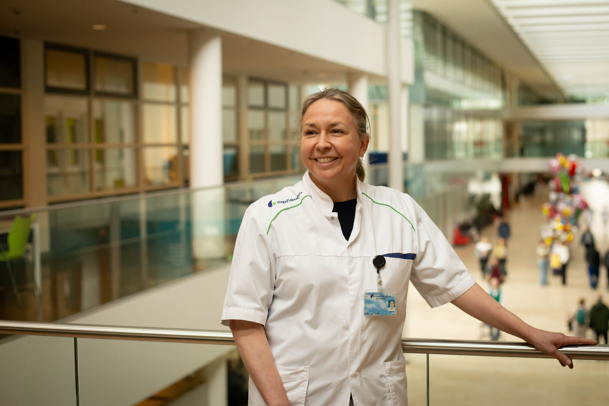 Anne-Moon: “De impact op de kwaliteit van leven is enorm,” zegt ze. “Mensen slapen niet door de jeuk, schamen zich voor hun huid of voelen zich onzeker omdat ze niet begrijpen wat er gebeurt."